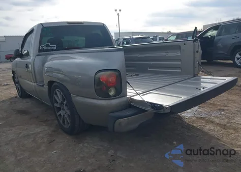 2002 GMC Sierra 1500 Sl z USA, uszkodzony, nr VIN 1GTEC14W92Z137602